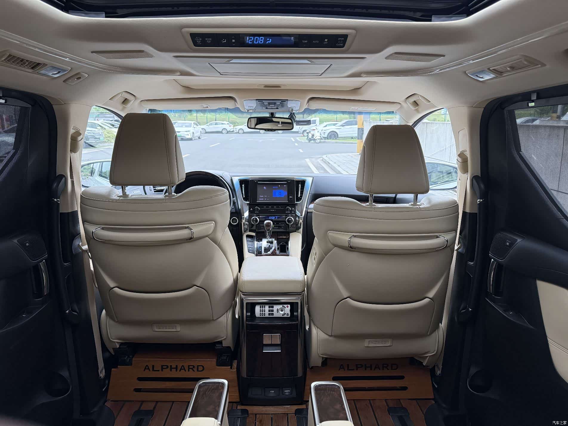 Toyota Alphard, 2019 12