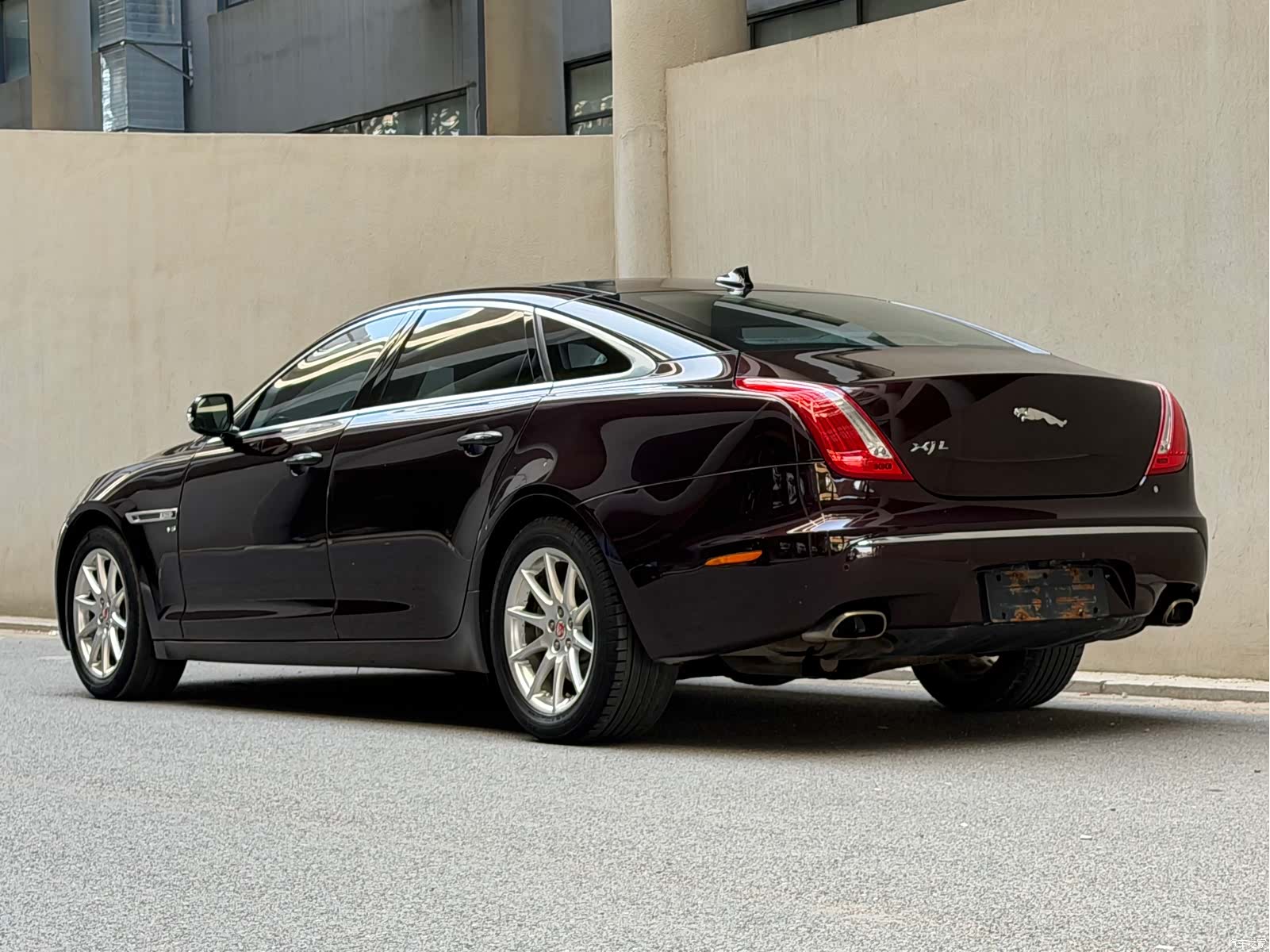 Jaguar XJ, 2015 4
