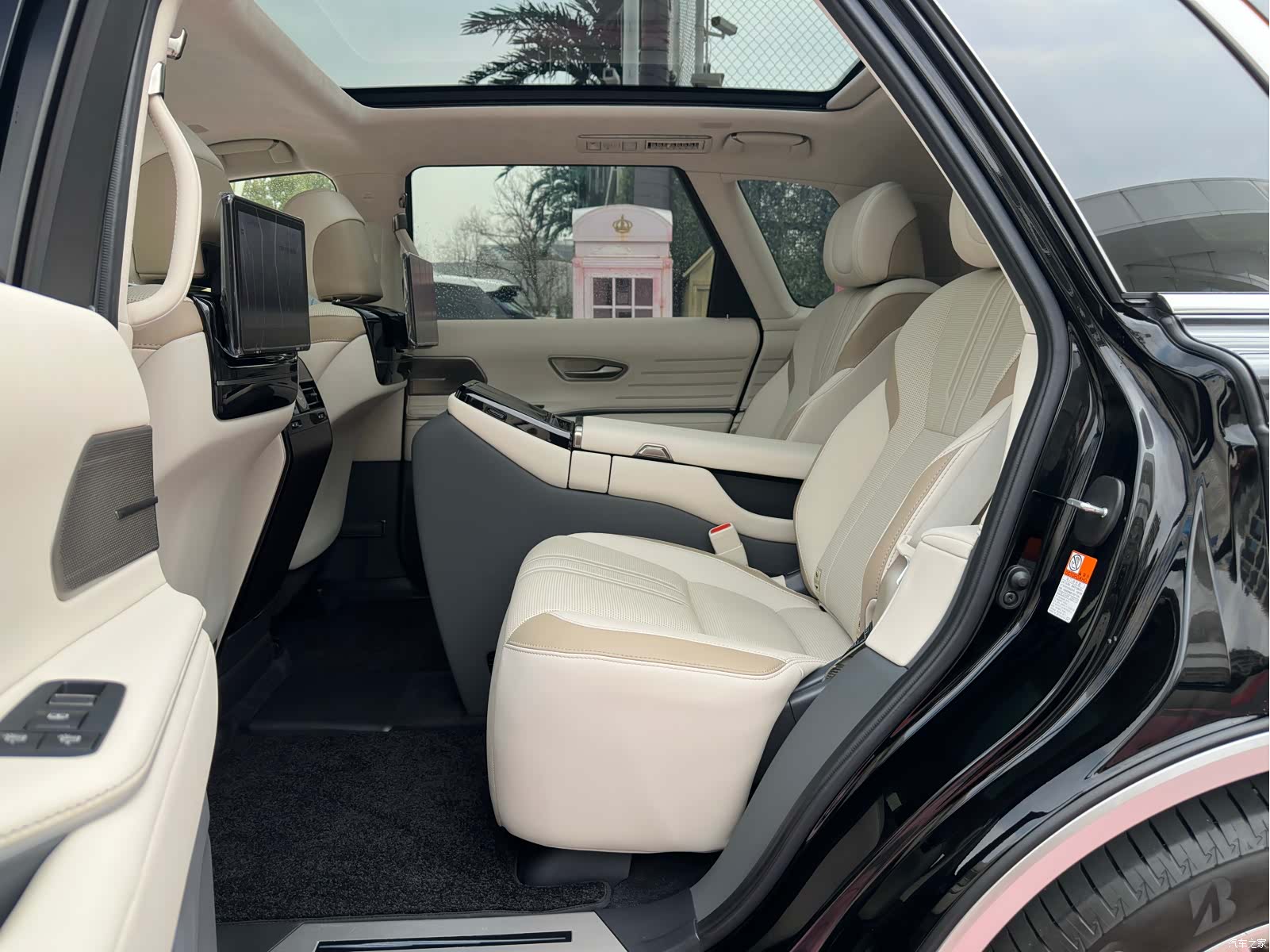 Toyota Century, 2024 18