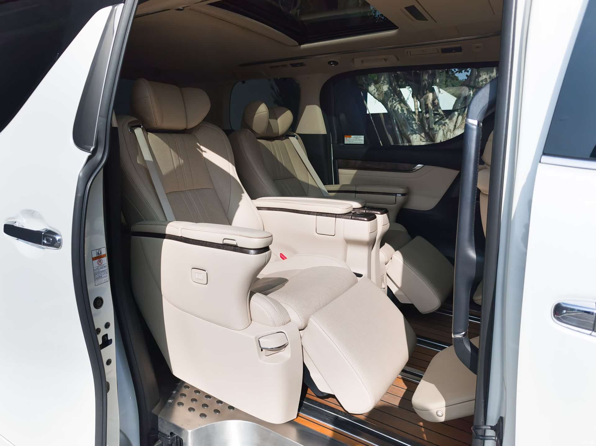 Toyota Alphard, 2018 13