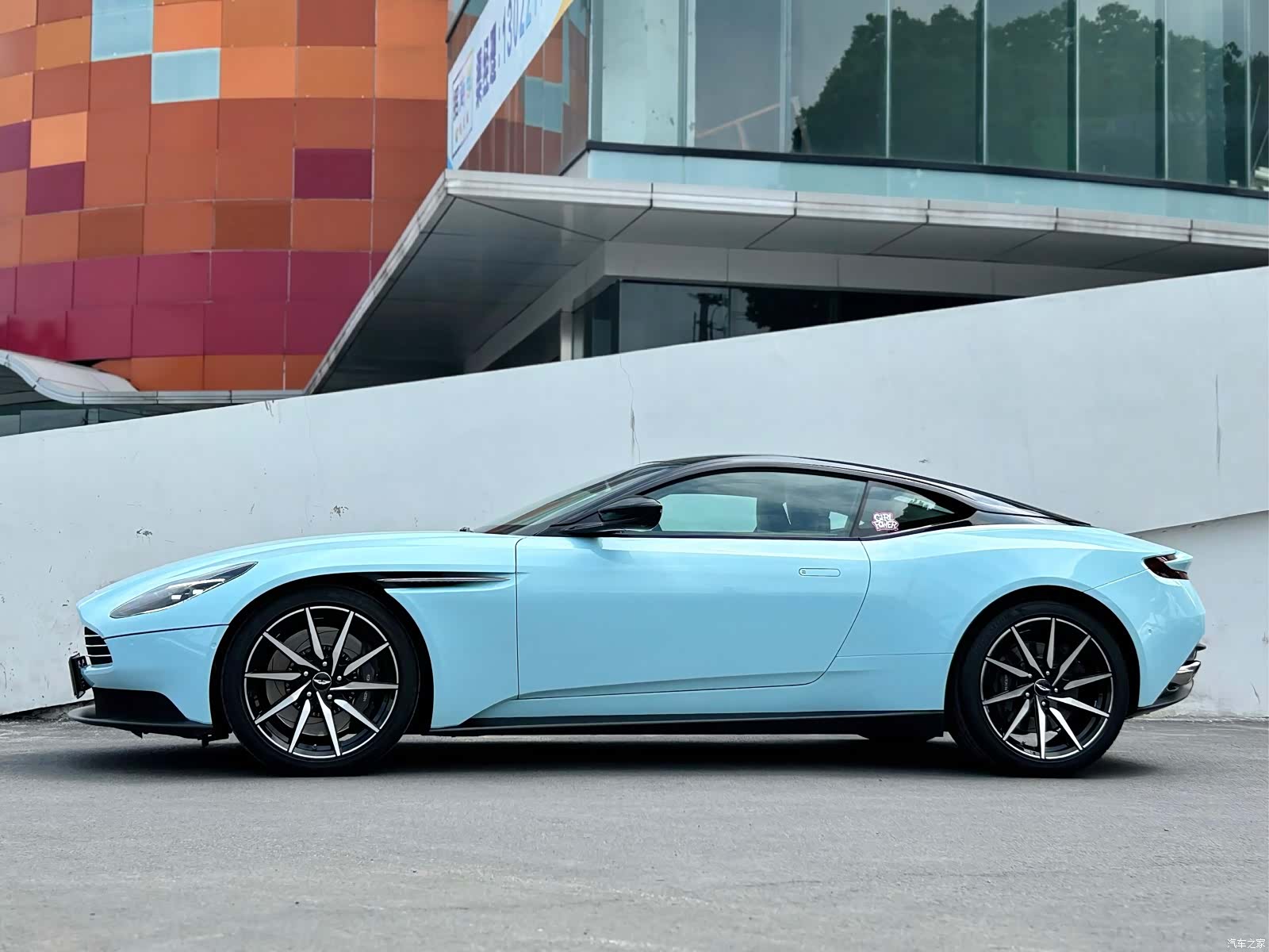Aston Martin DB11, 2019 23