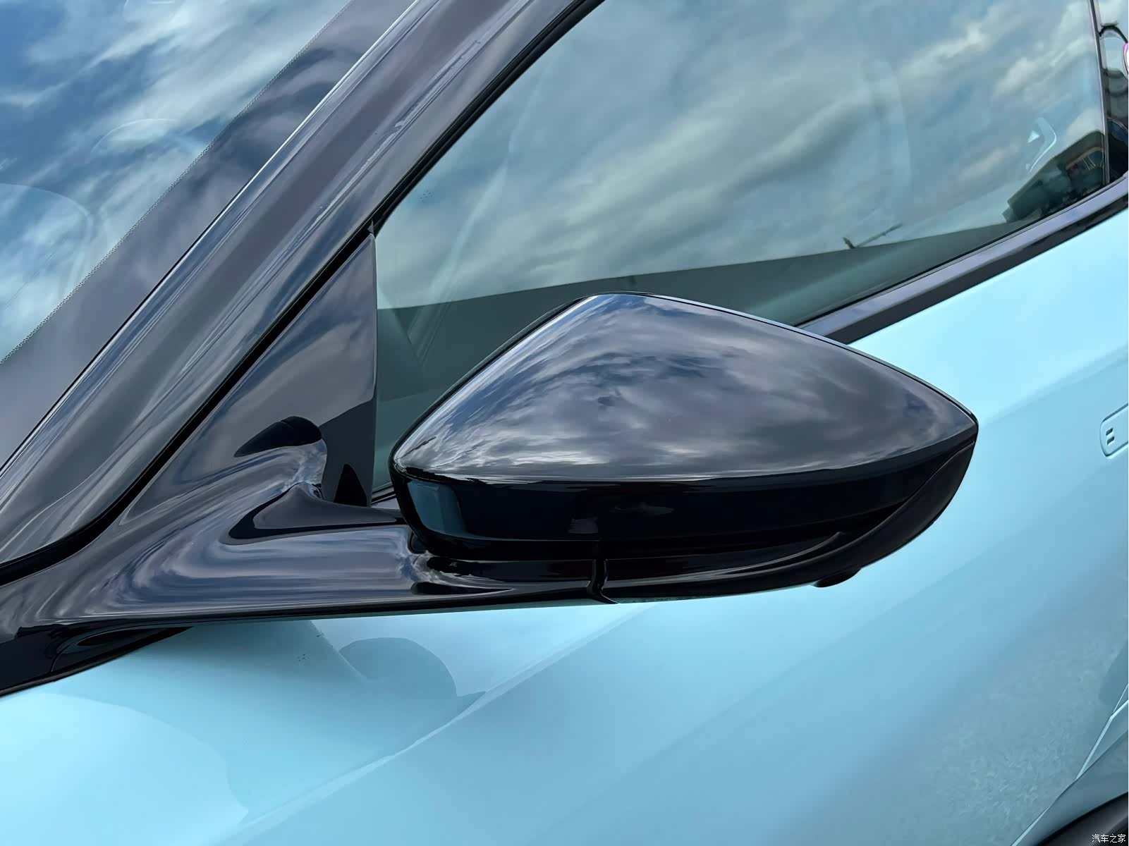 Aston Martin DB11, 2019 4