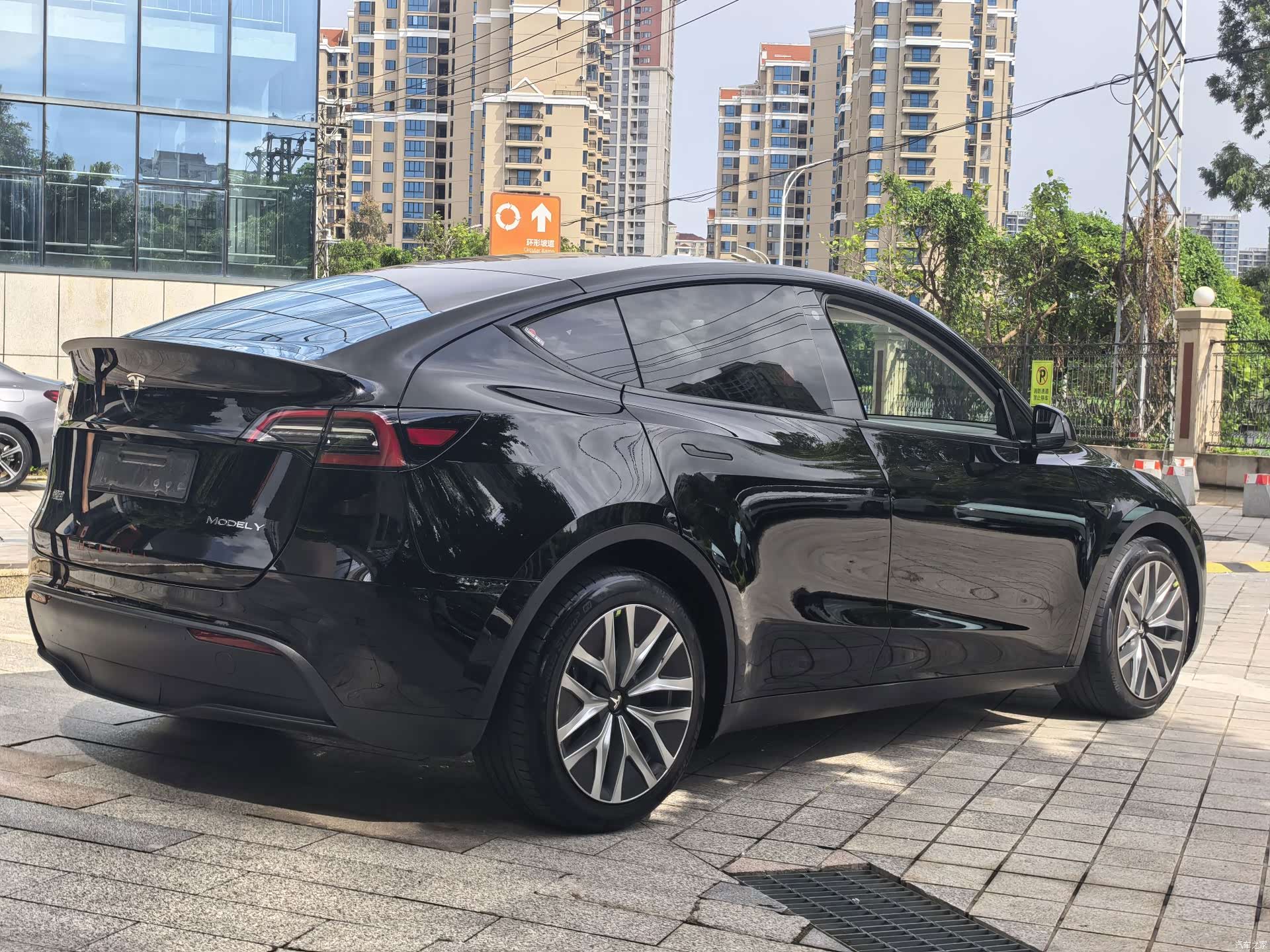 Tesla Model Y, 2021 4