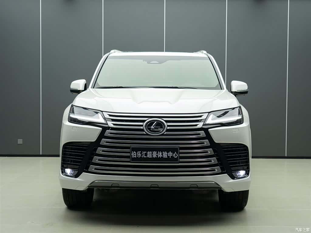 Lexus LX, 2026 4