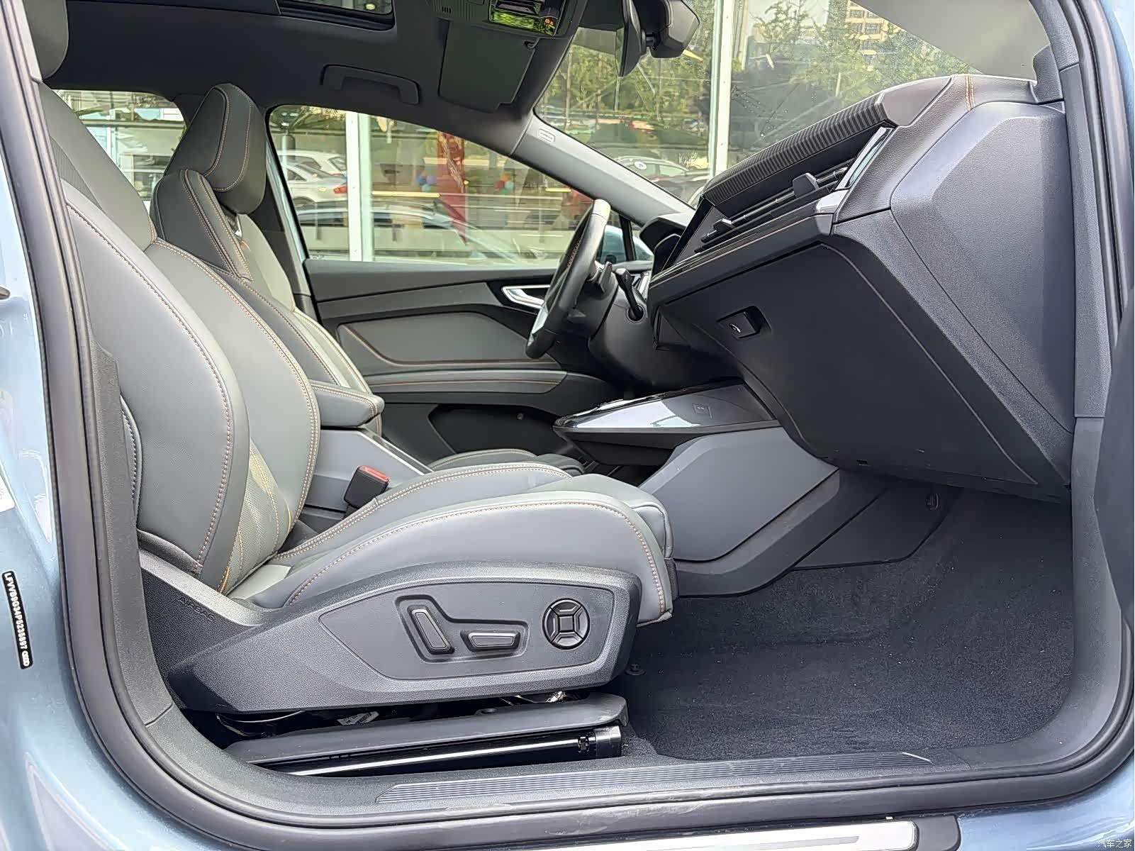 Audi Q4 e-tron, 2024 9