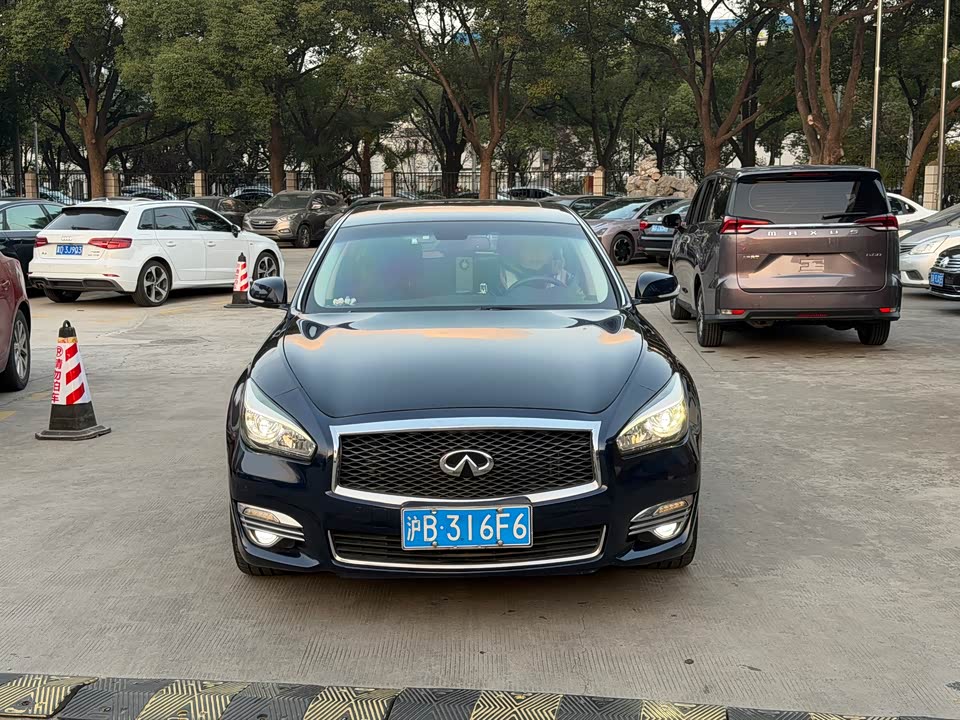 Infiniti Q70