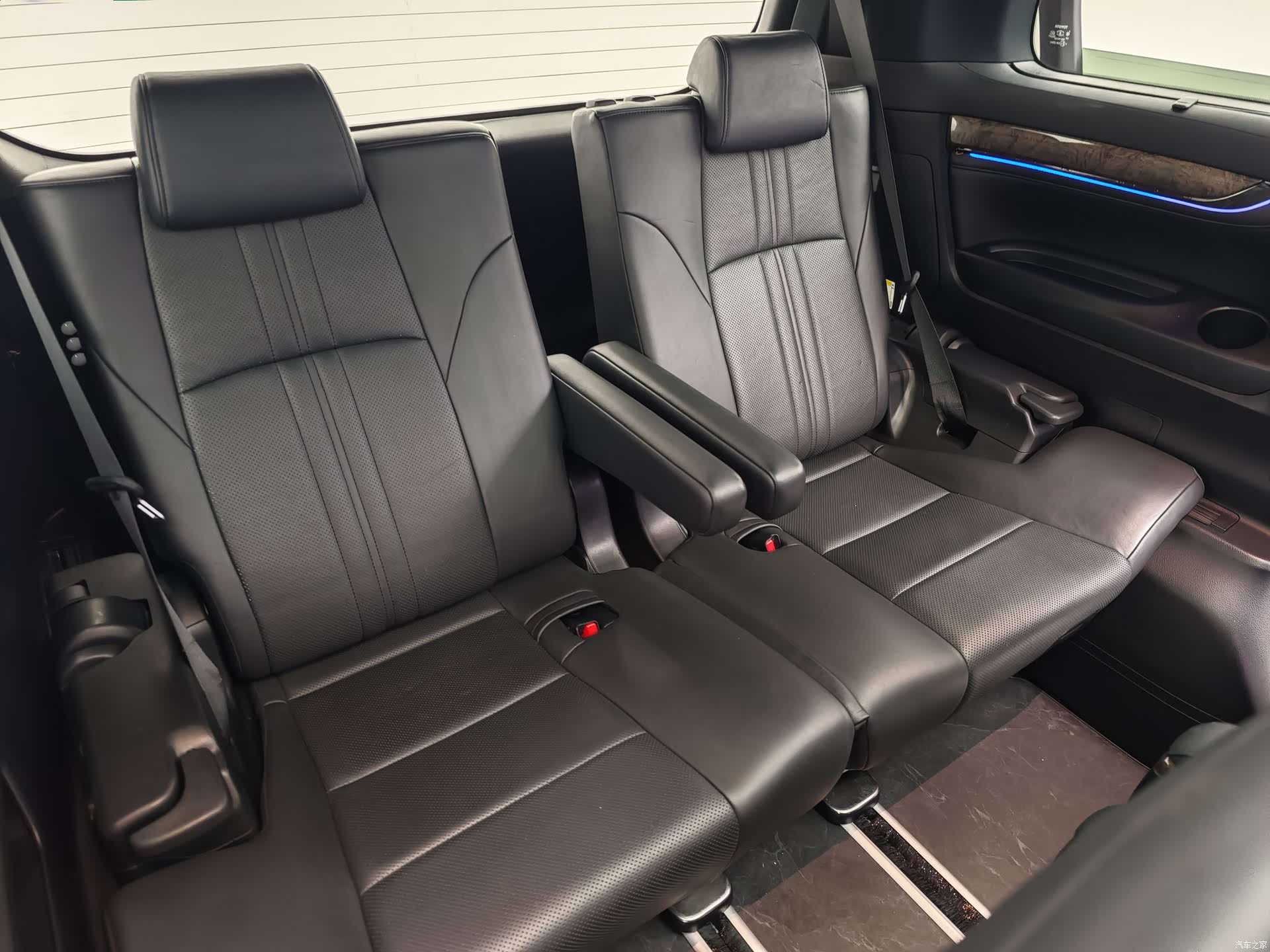 Toyota Alphard, 2018 12