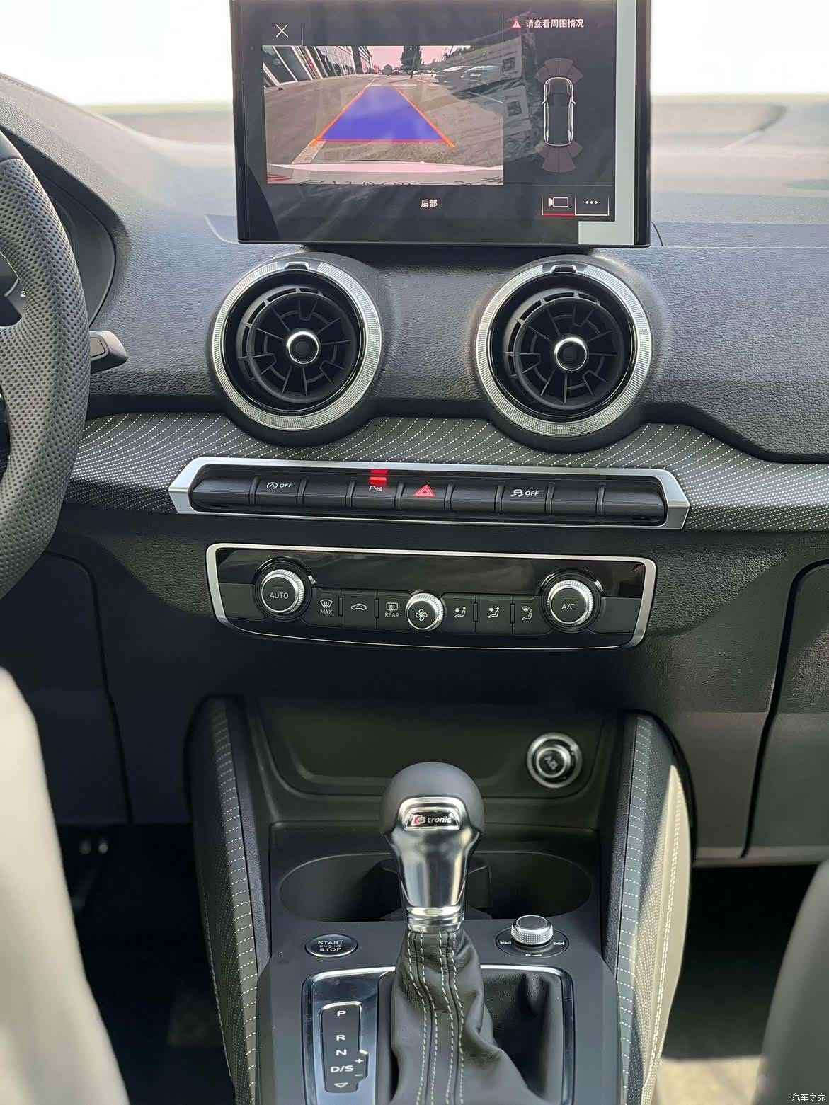Audi Q2L, 2026 9