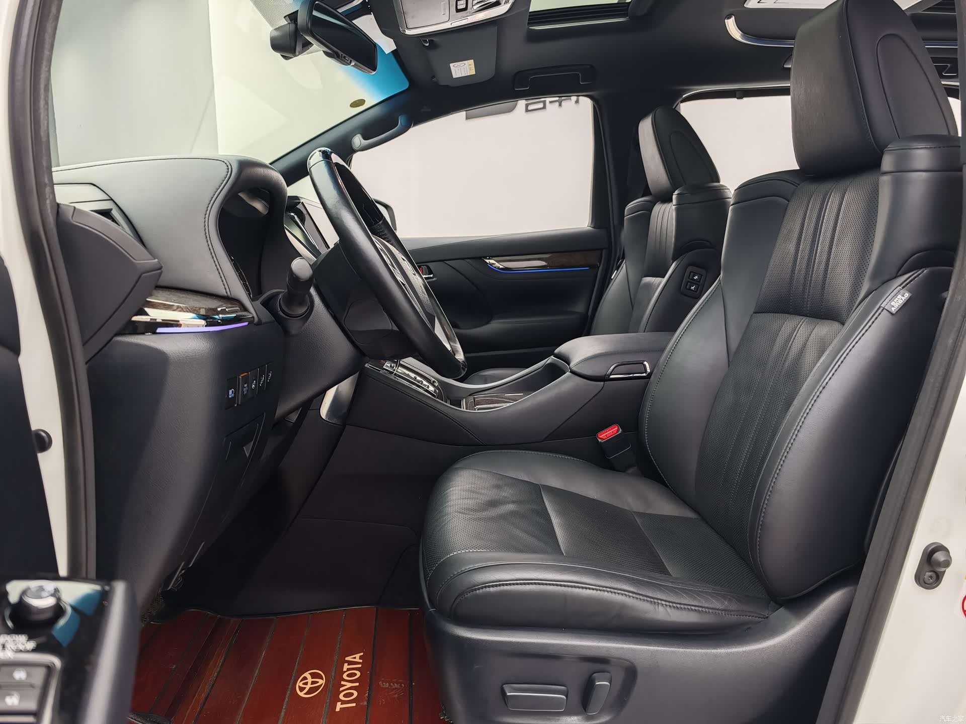 Toyota Alphard, 2018 все фото