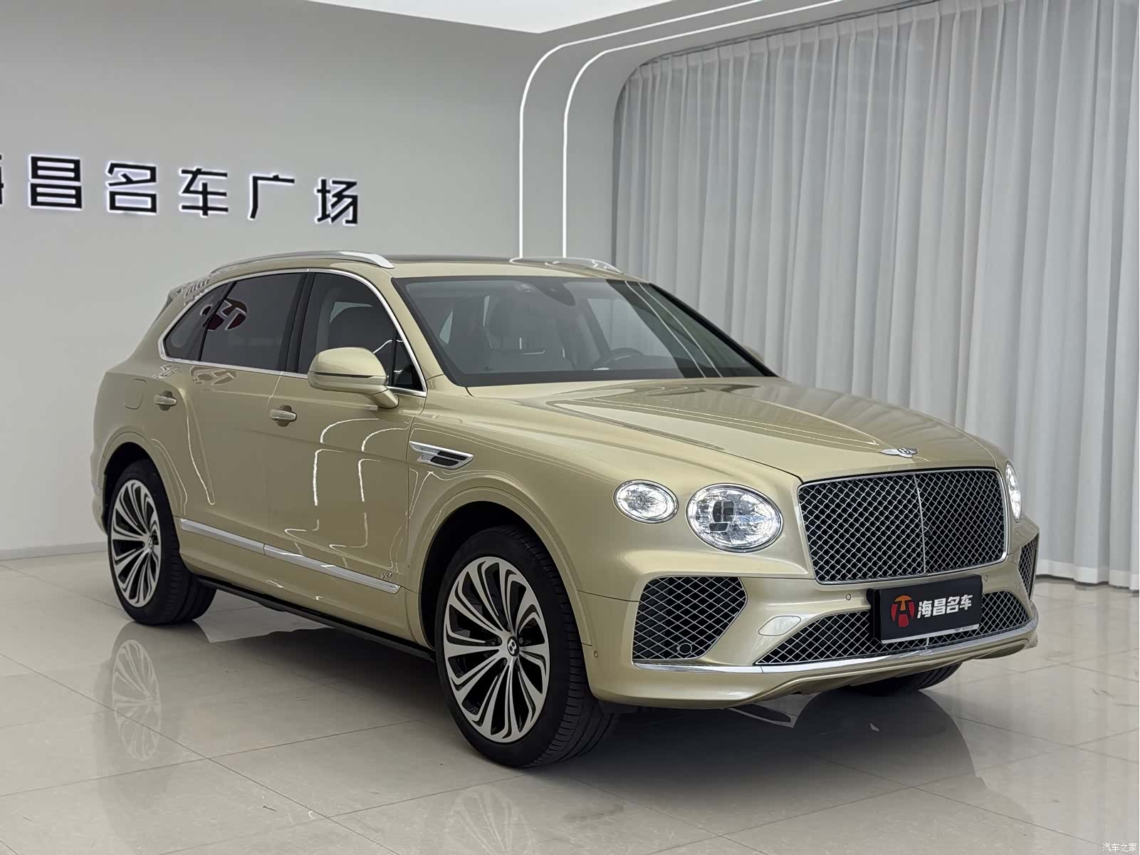 Bentley Bentayga, 2022 3