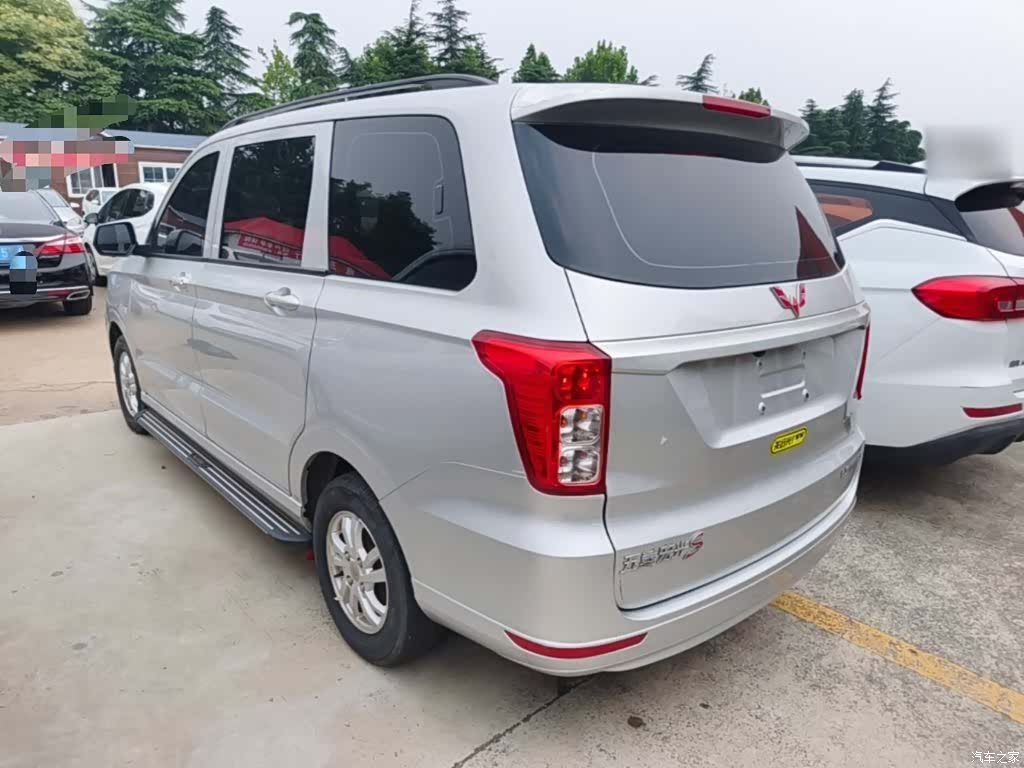 Wuling Hongguang, 2018 все фото