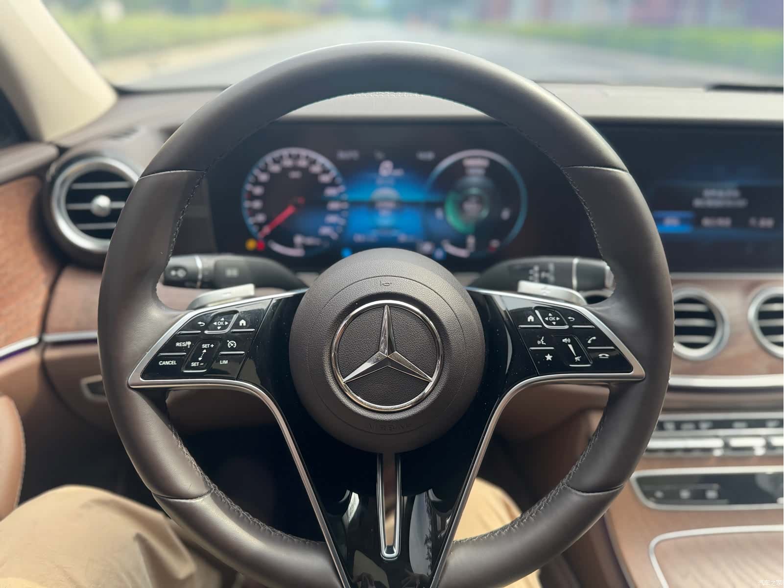 Mercedes-Benz E-Class, 2022 4