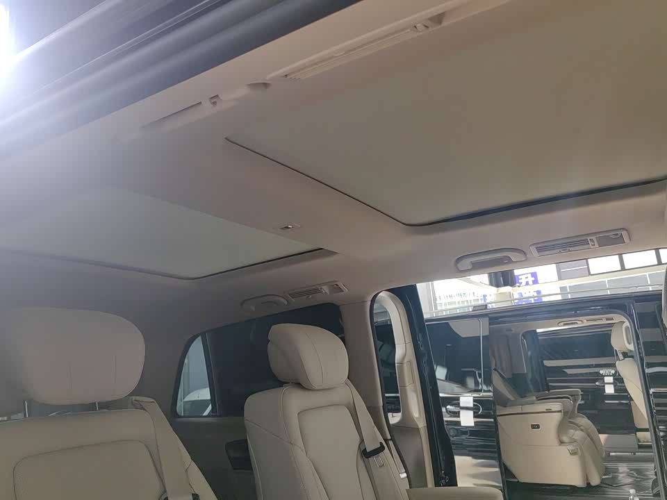 Mercedes-Benz V-class