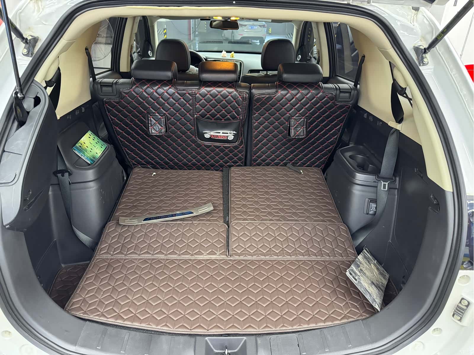 Mitsubishi Outlander, 2019 13