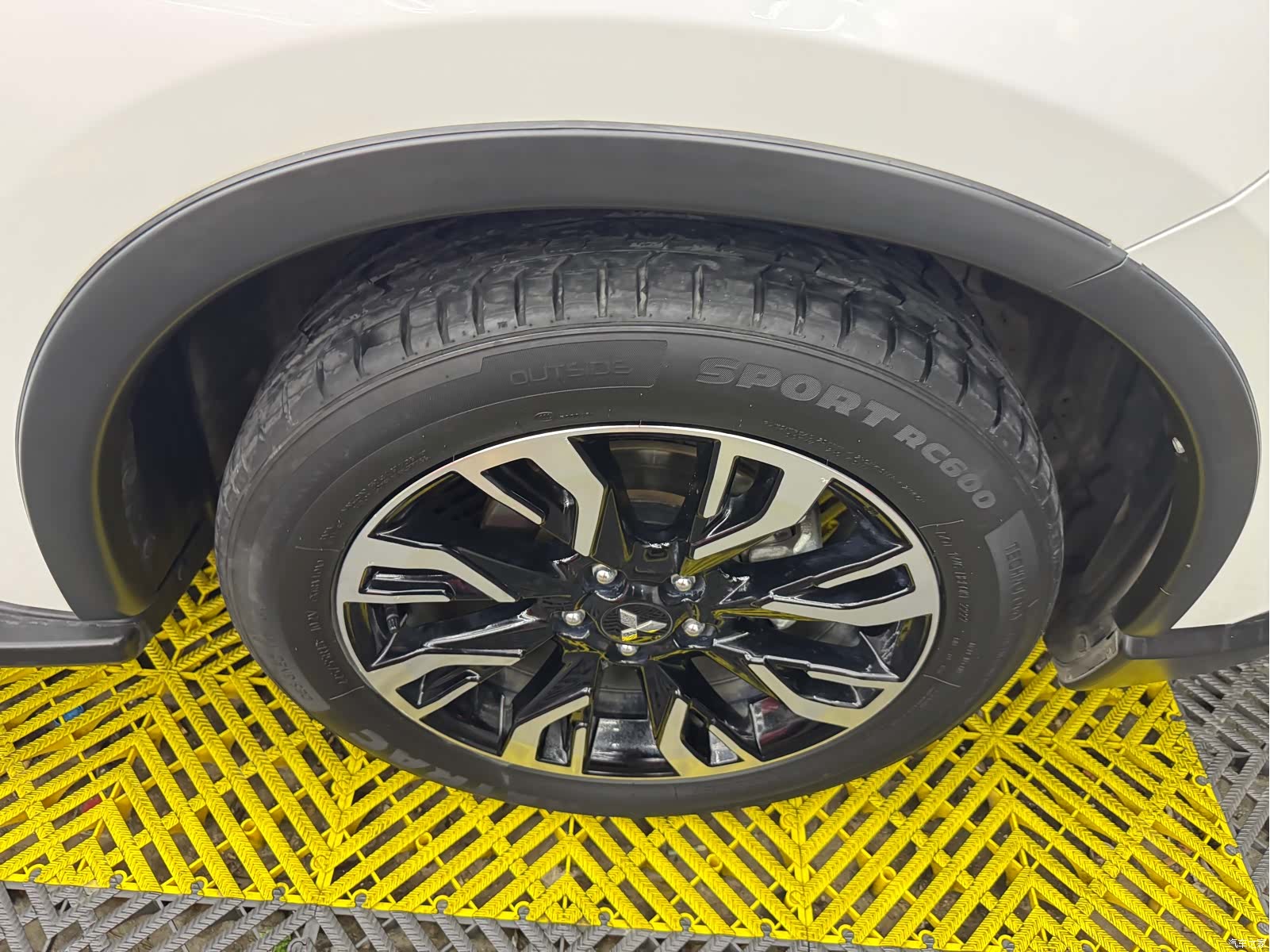 Mitsubishi Outlander, 2019 16