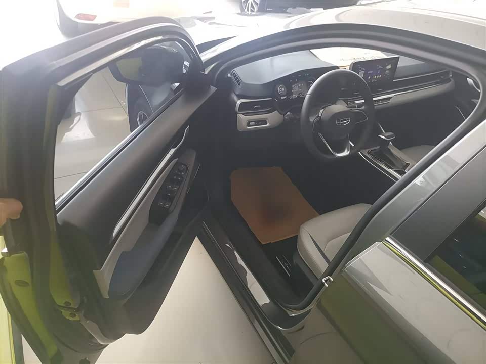 Geely Emgrand Geely Emgrand