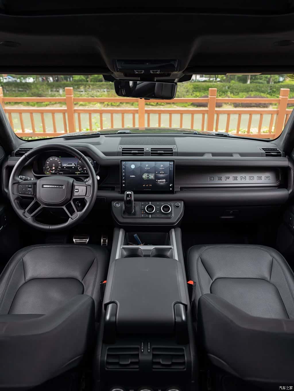 Land Rover Defender, 2024 10