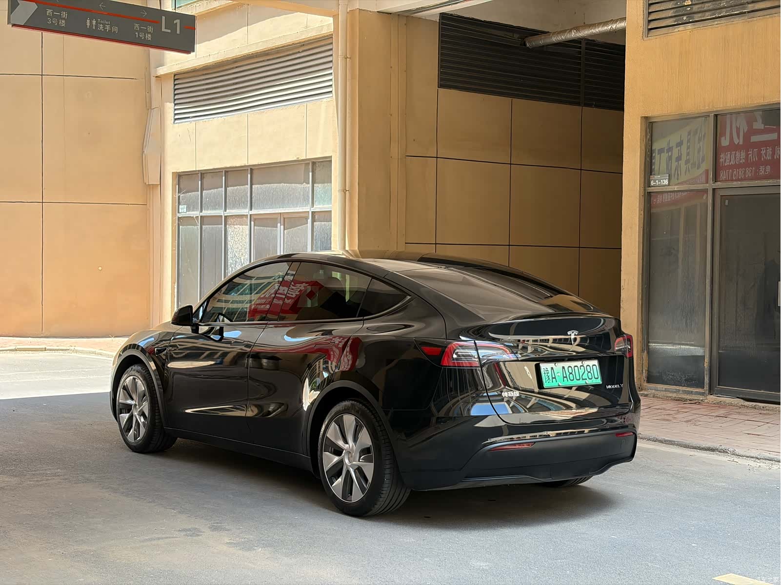 Tesla Model Y, 2023 16