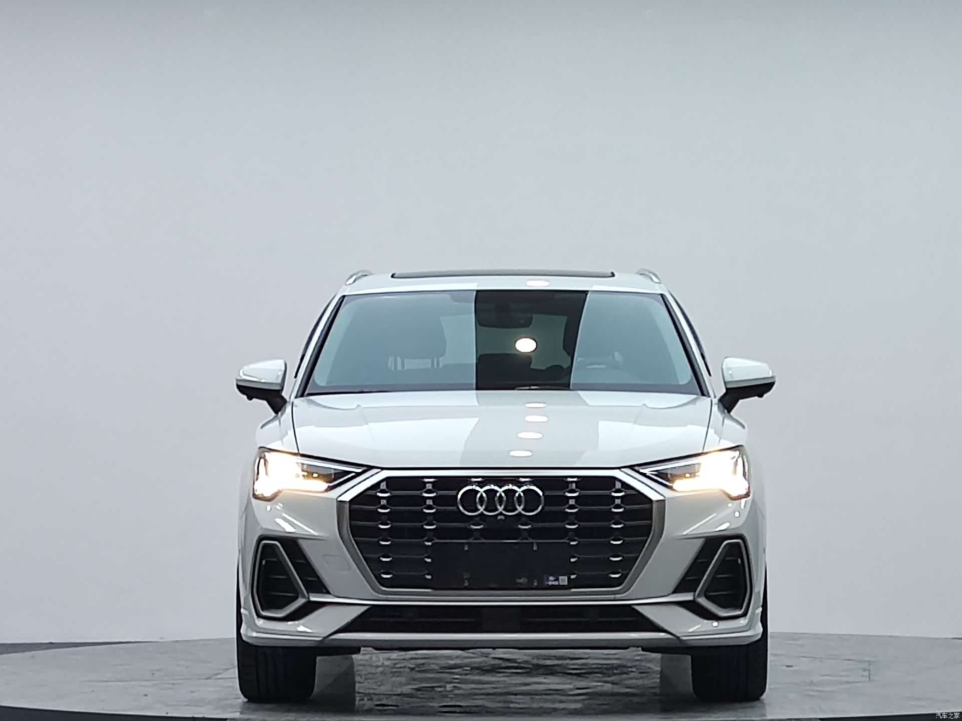 Audi Q3, 2022 3