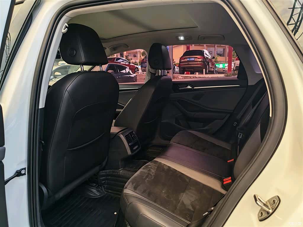 Volkswagen Sagitar, 2020 6