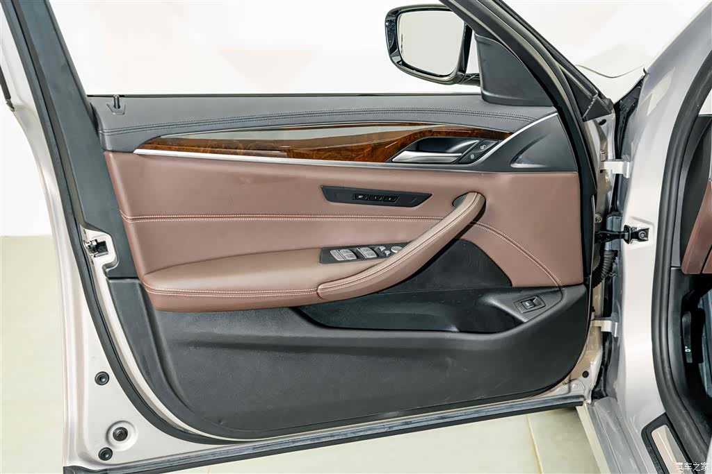 BMW 5 Series, 2019 16