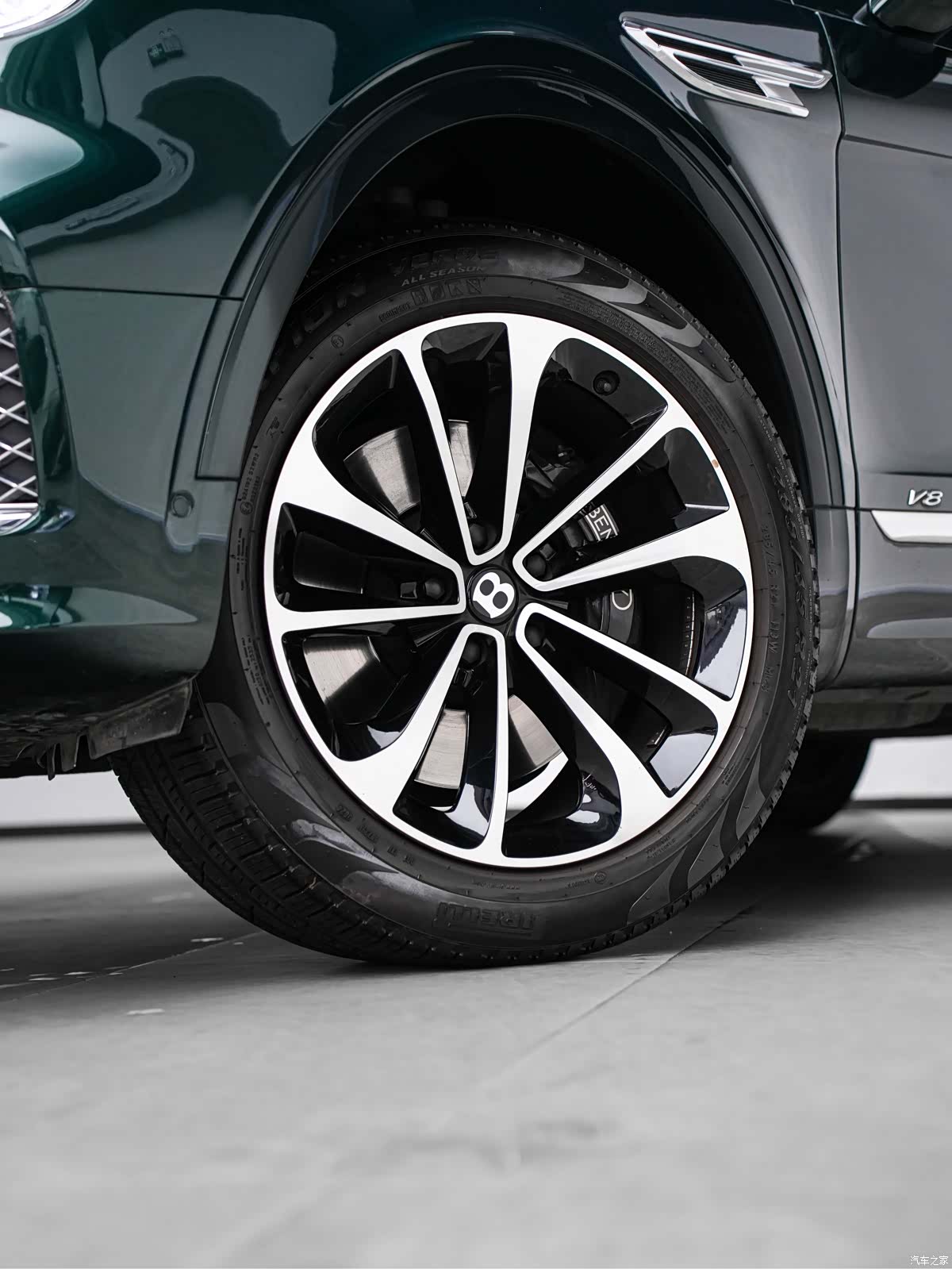 Bentley Bentayga, 2021 4