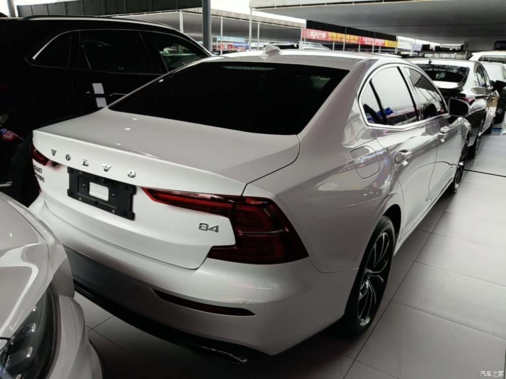 Volvo S60, 2022 все фото