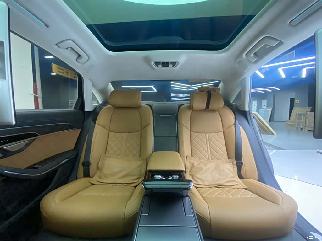 Audi A8L, 2022 25
