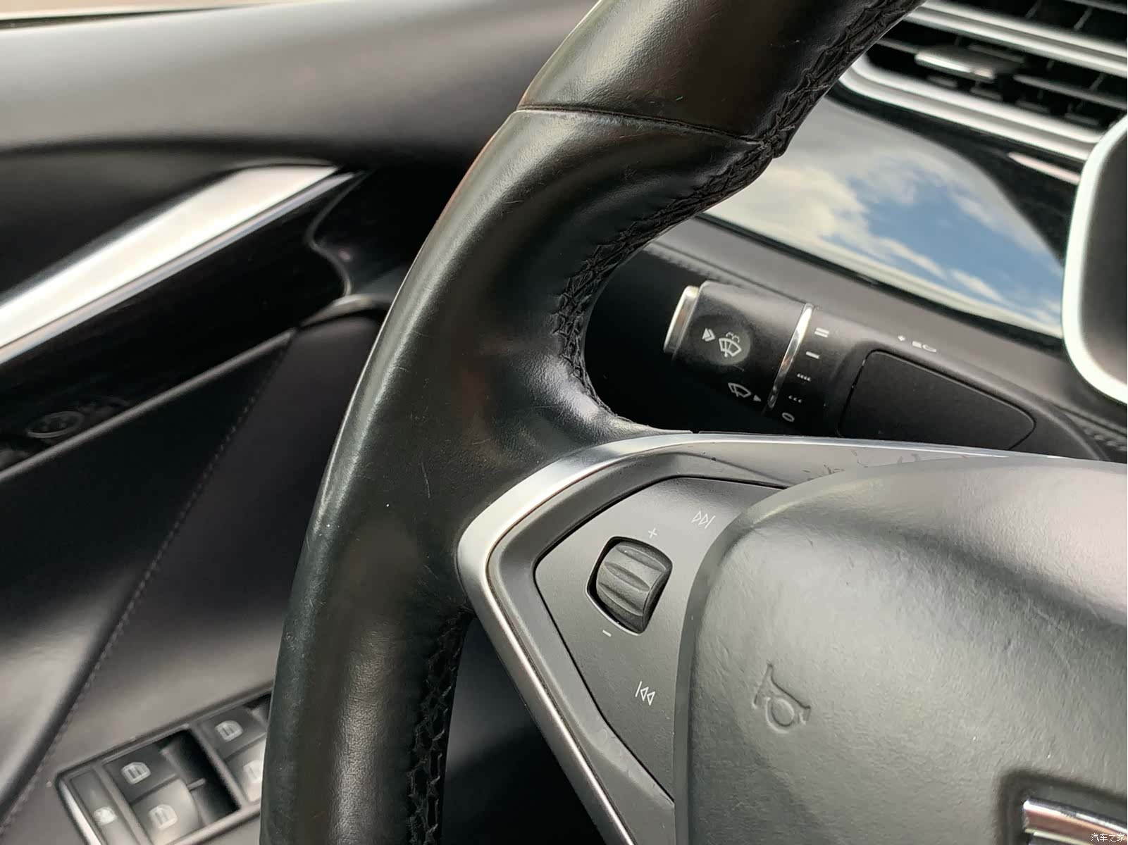 Tesla Model X, 2016 24