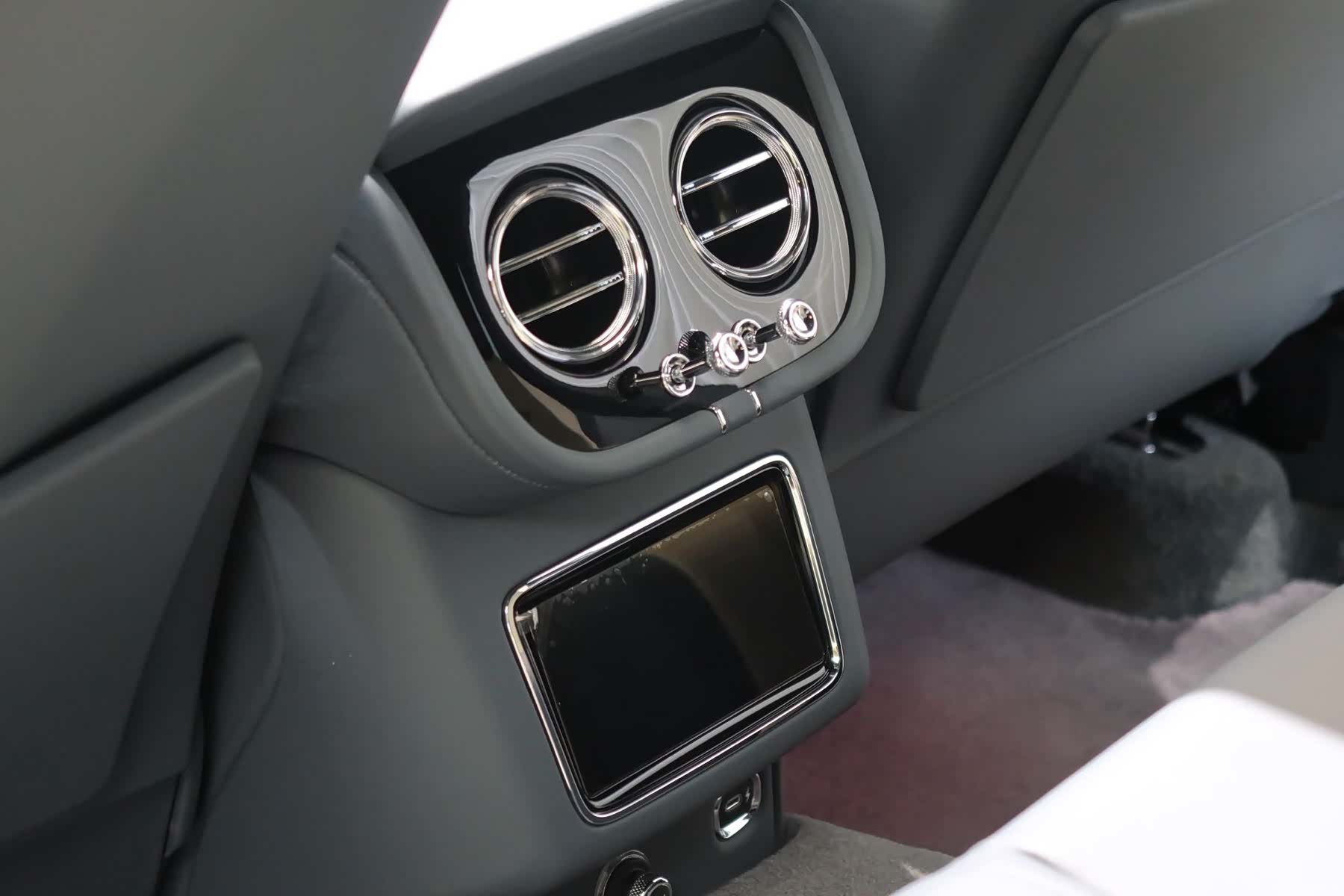 Bentley Bentayga, 2022 18
