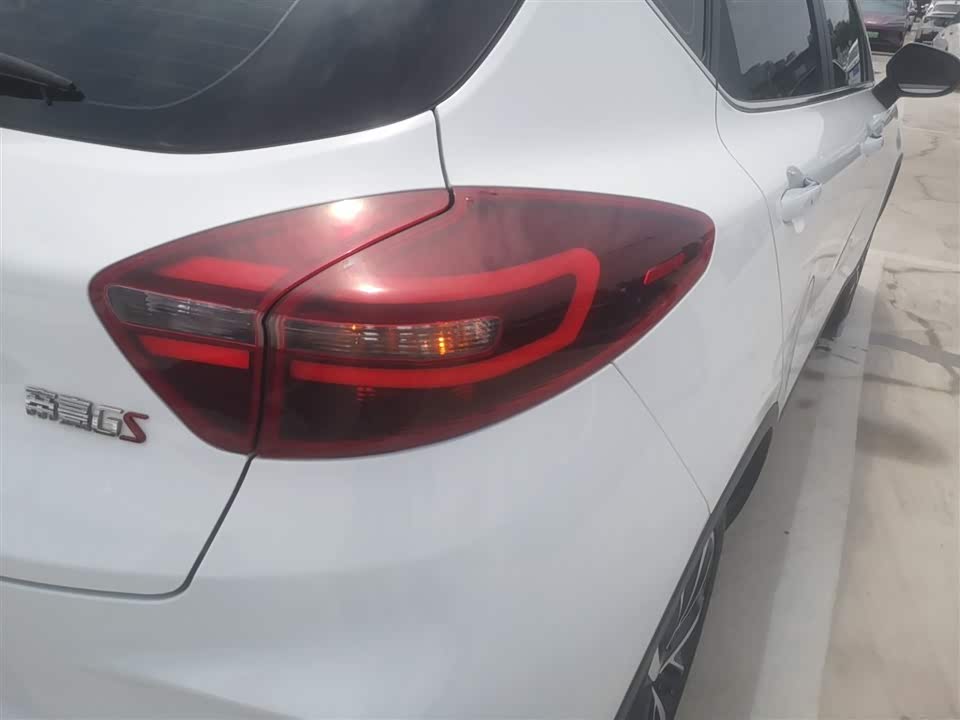 Geely Emgrand GS