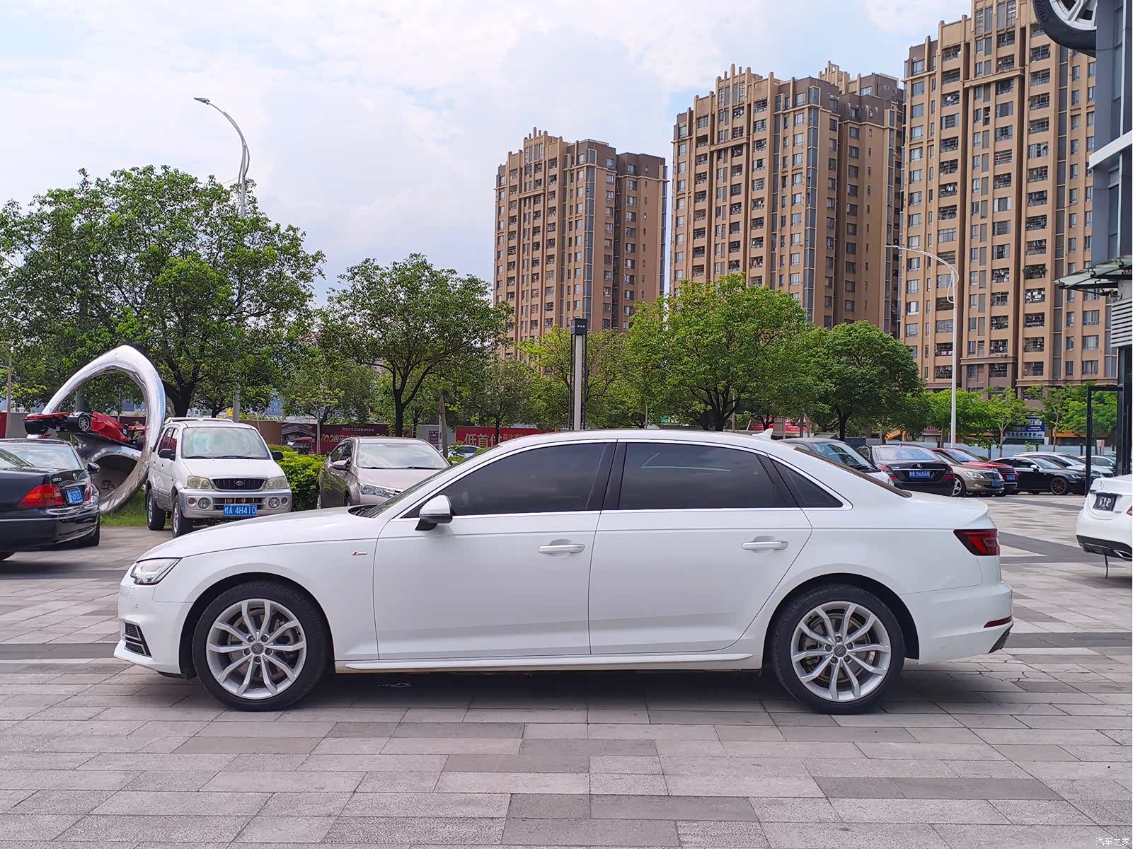 Audi A4L, 2018 7