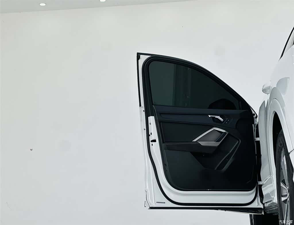 Audi Q3, 2022 12