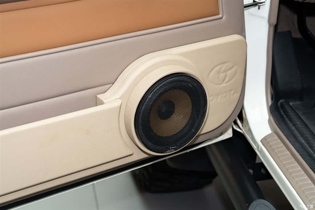 Toyota Land Cruiser, 2023 12