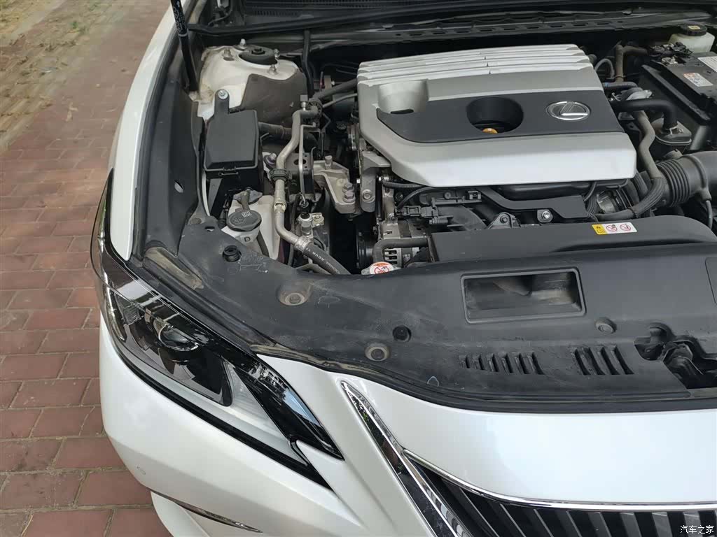 Lexus ES, 2021 21