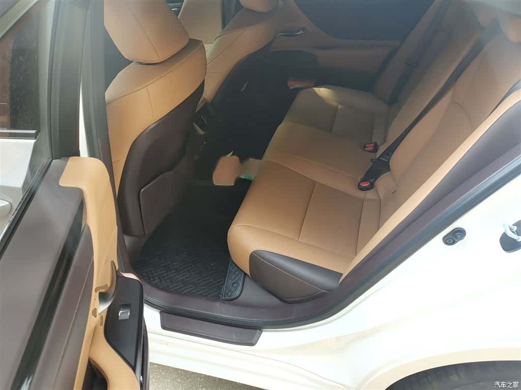 Lexus ES, 2021 15