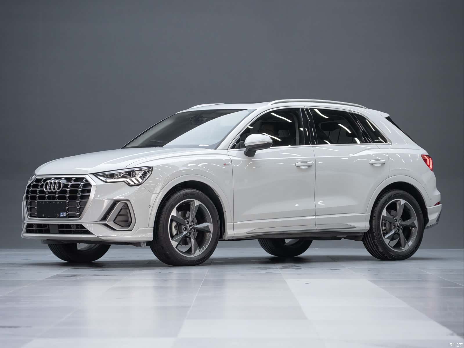 Audi Q3, 2022 1
