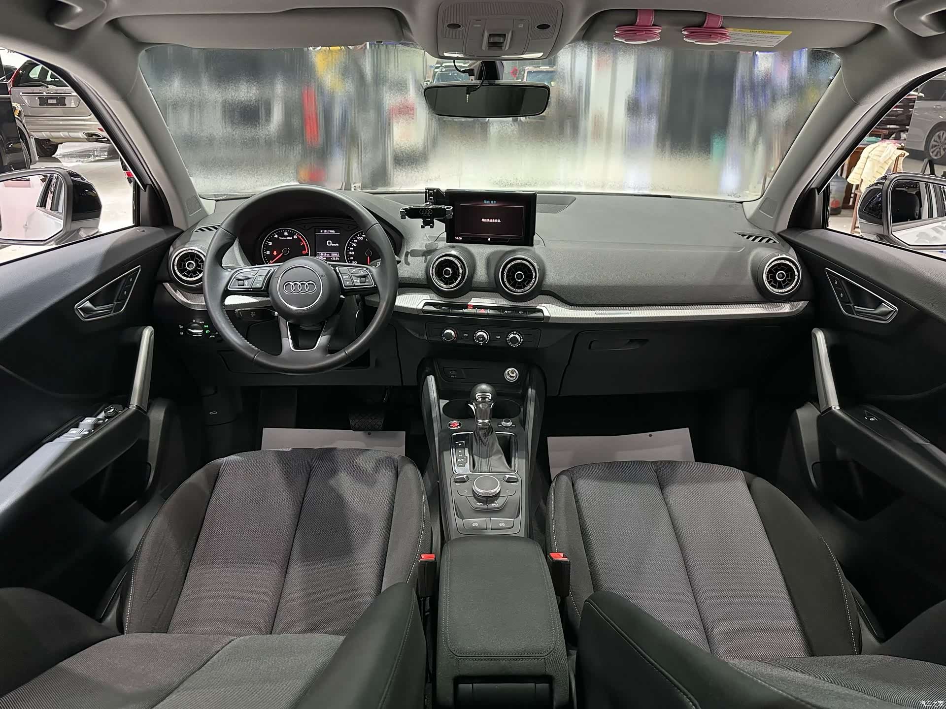 Audi Q2L, 2020 8