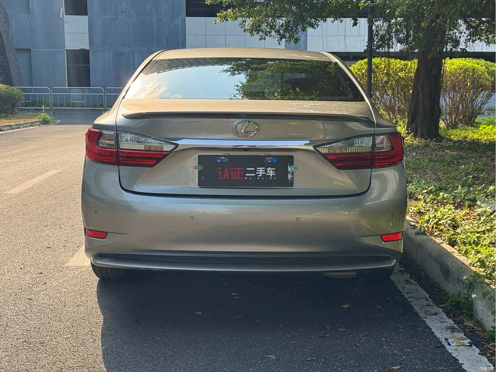 Lexus ES, 2017 3