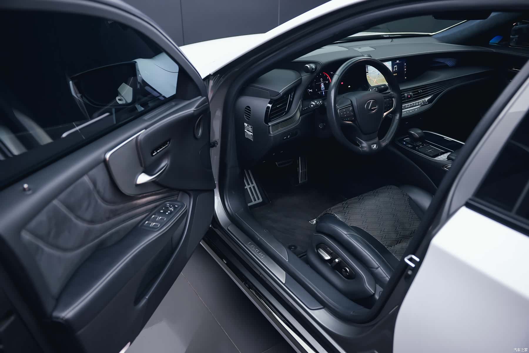 Lexus LS, 2018 8