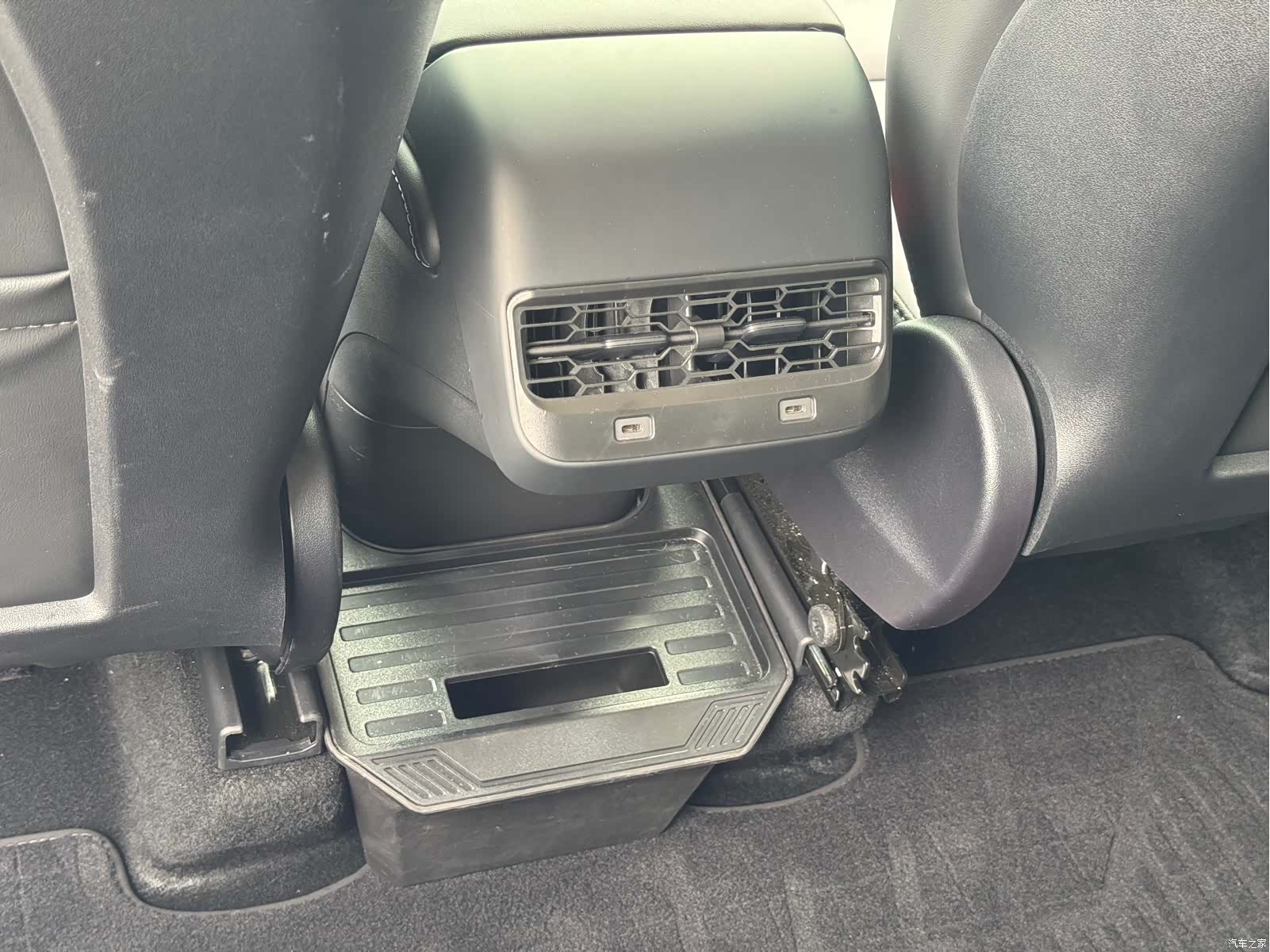 Tesla Model Y, 2024 4