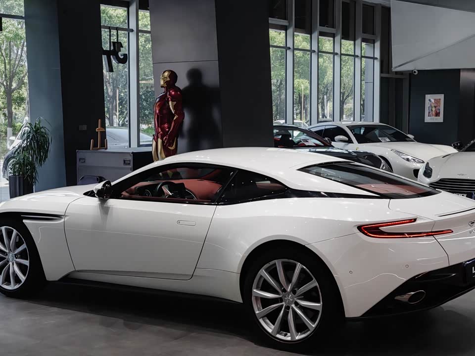 Aston Martin DB11