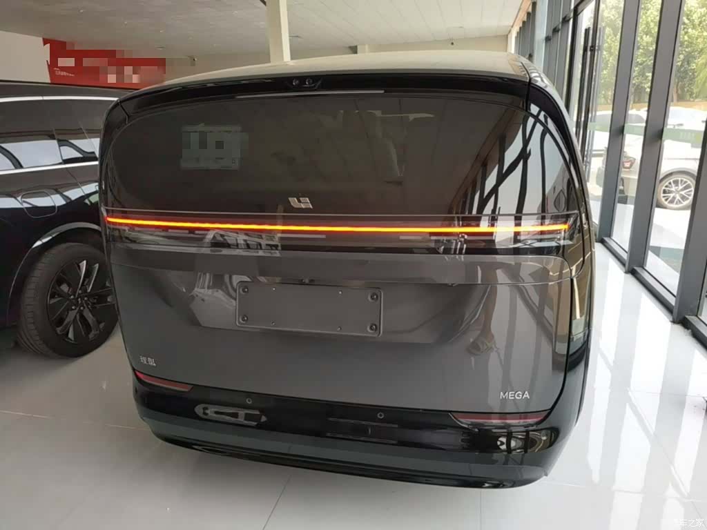 Li Auto MEGA, 2026 6