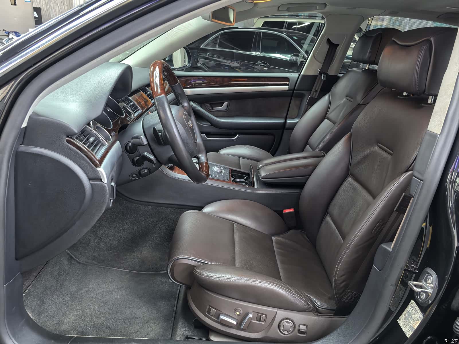 Audi A8L, 2010 7
