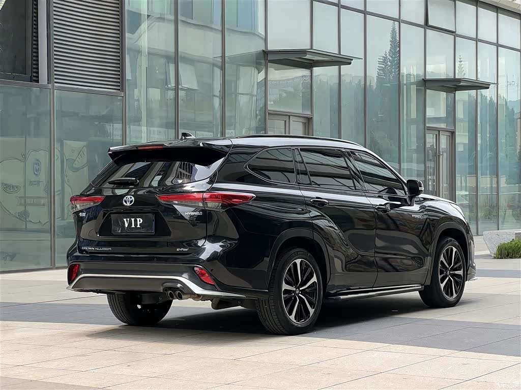 Toyota Crown, 2022 4