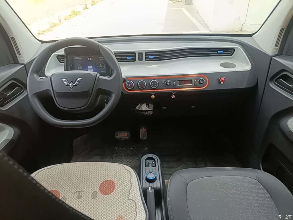 Wuling MINIEV, 2020 10