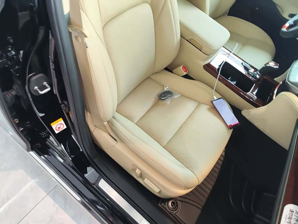Toyota Crown, 2017 25