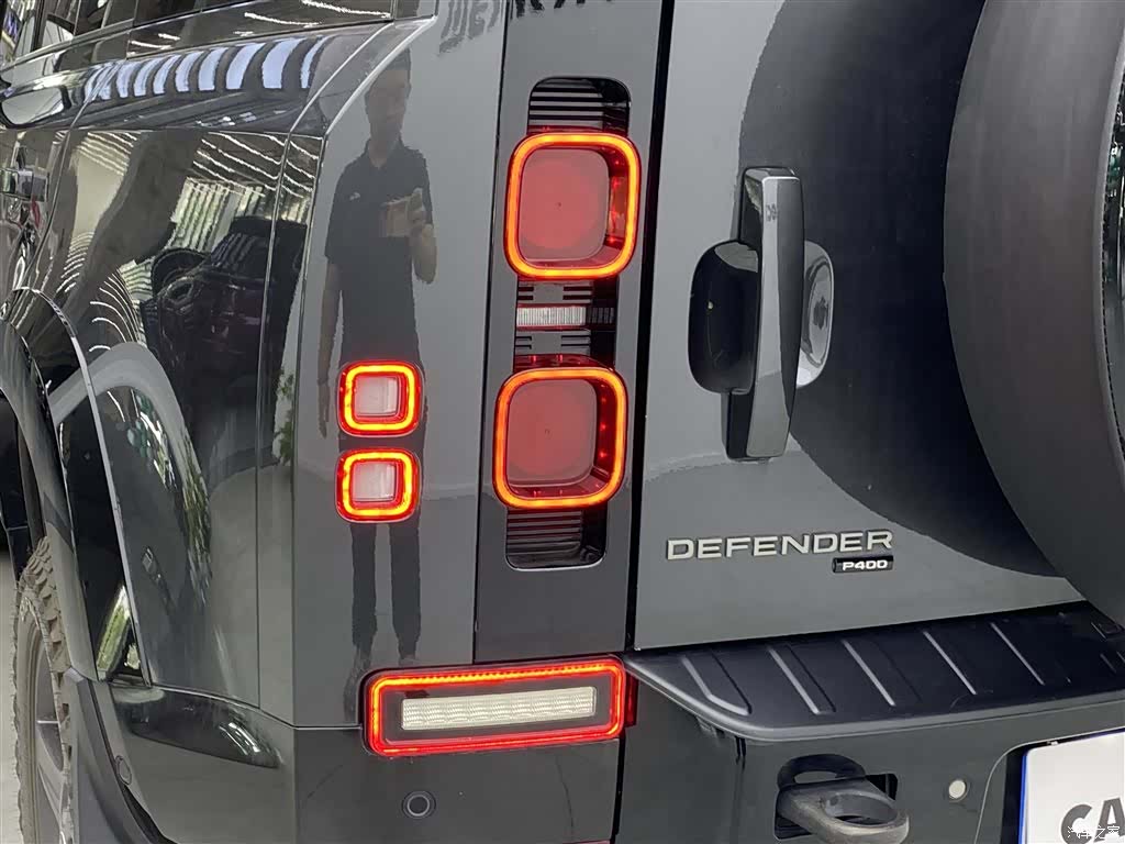 Land Rover Defender, 2023 12