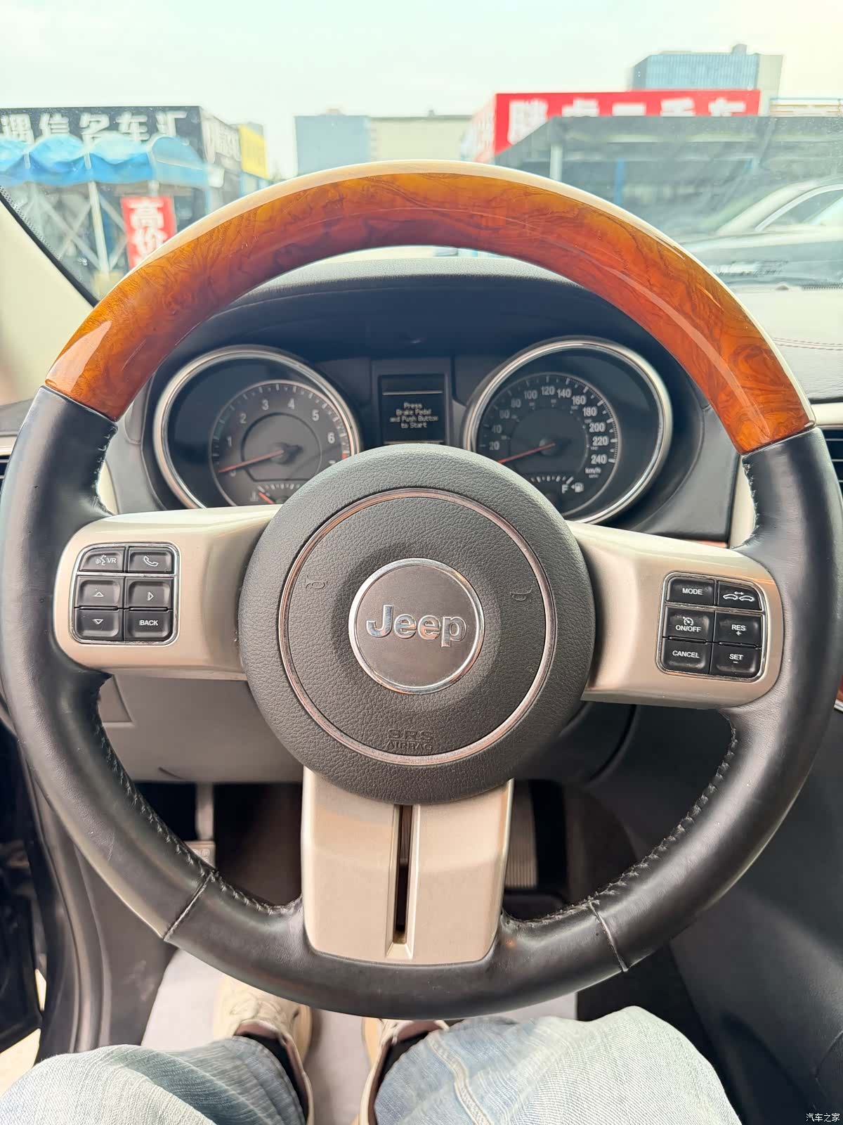 Jeep Grand Cherokee, 2012 24