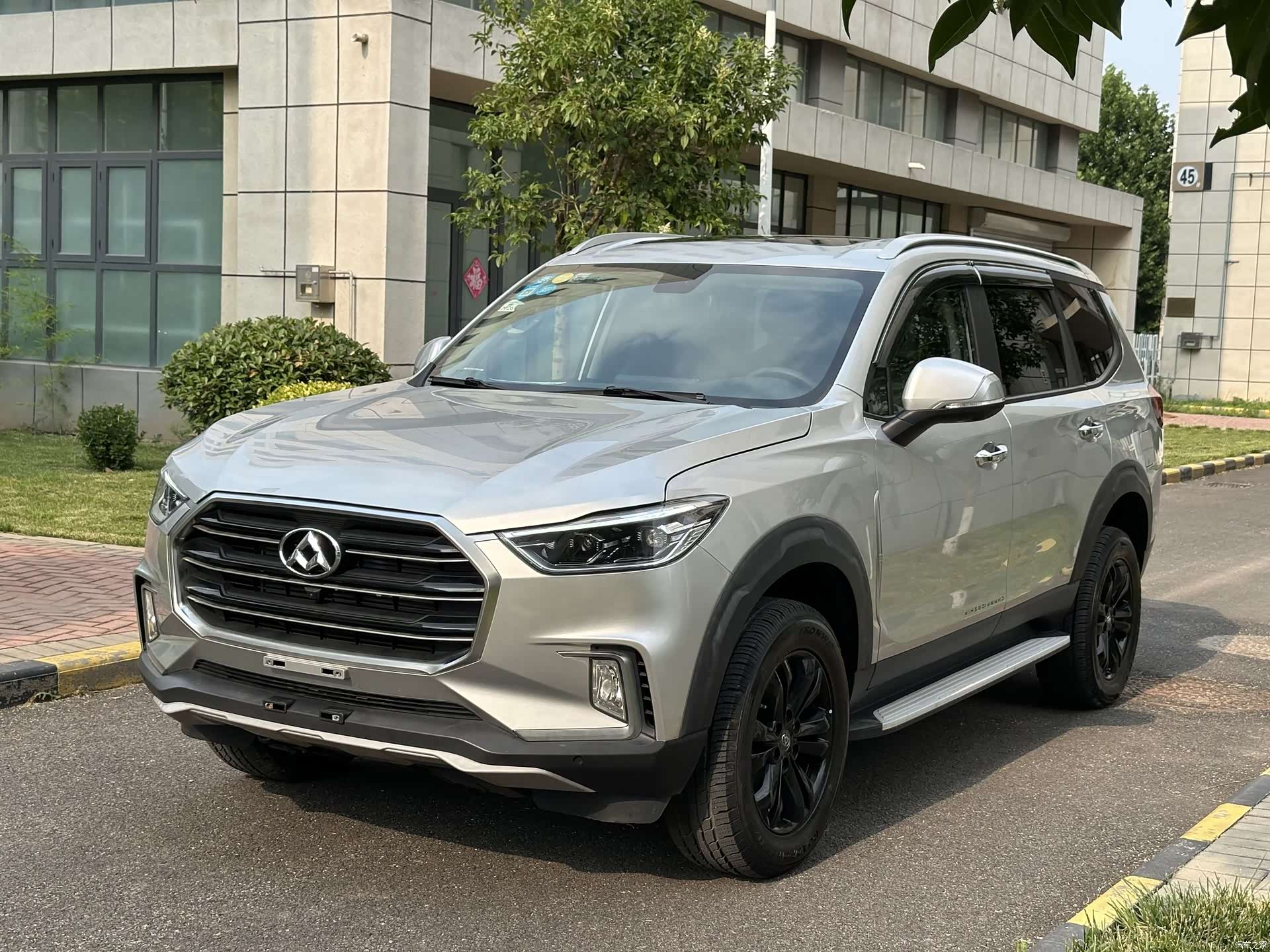 Maxus D90